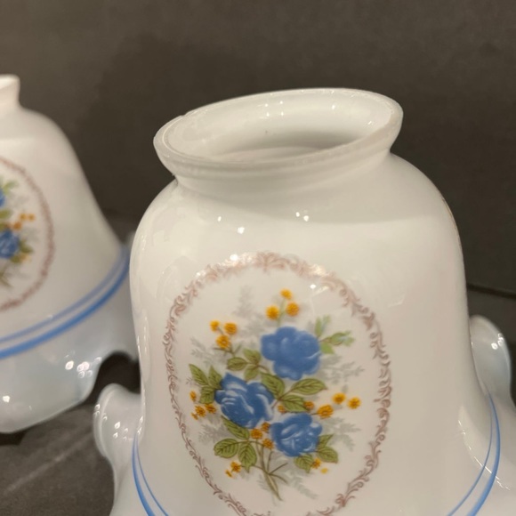 Pair Vintage Milk White Blue Floral Frosted Glass Light Lamp Shade Bell Ruffled - Picture 10 of 11